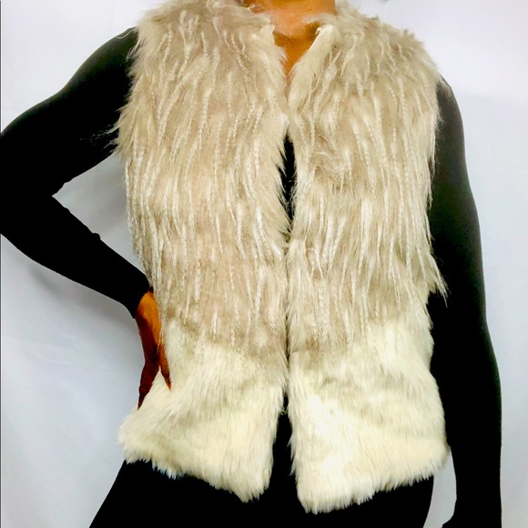 Red Snap-Cute two-tone faux fur vest.Size Med. - Picture 3 of 8
